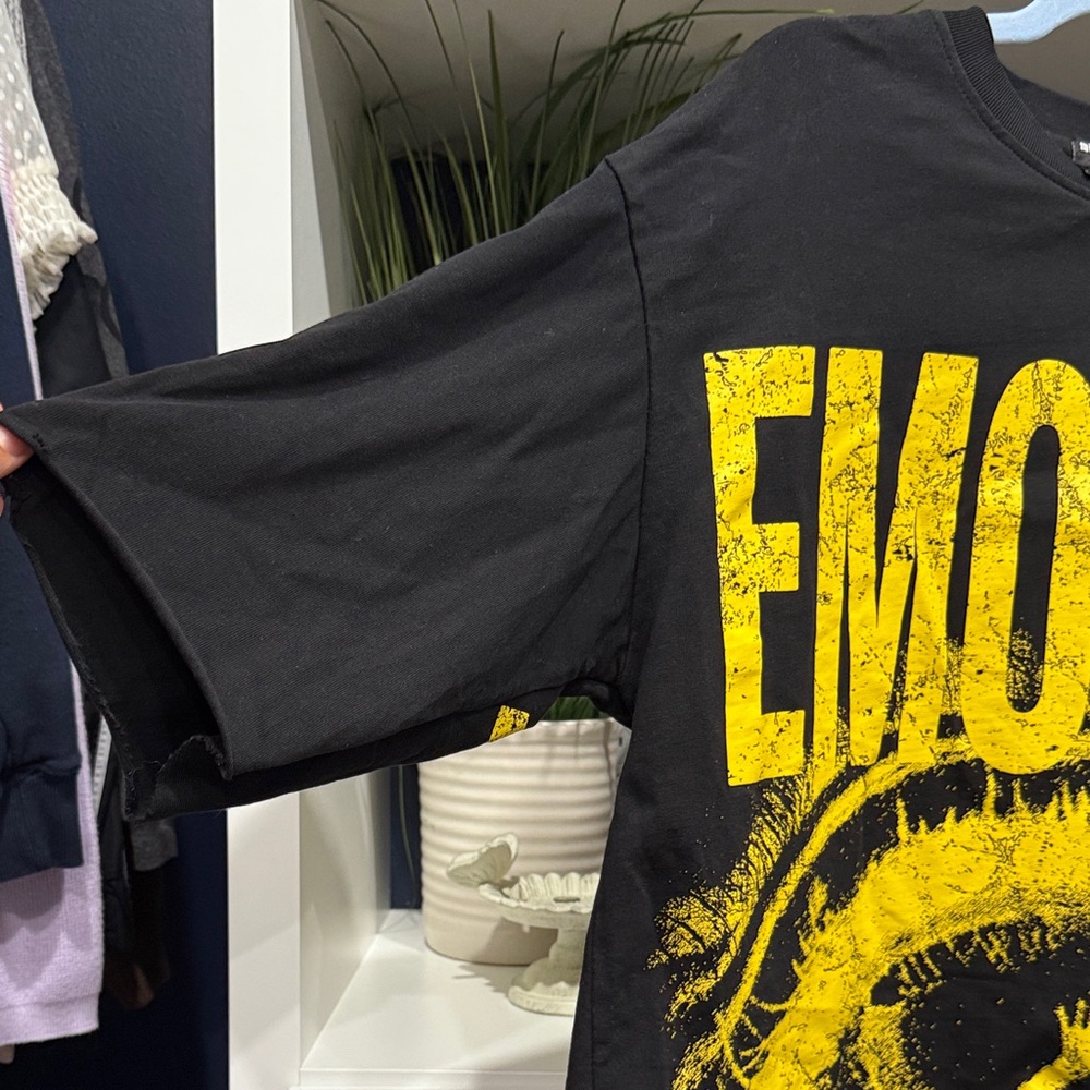Mixed Emotions Street Wear SZ M Black and Yellow Graphic T-Shirt - Picture 3 of 9